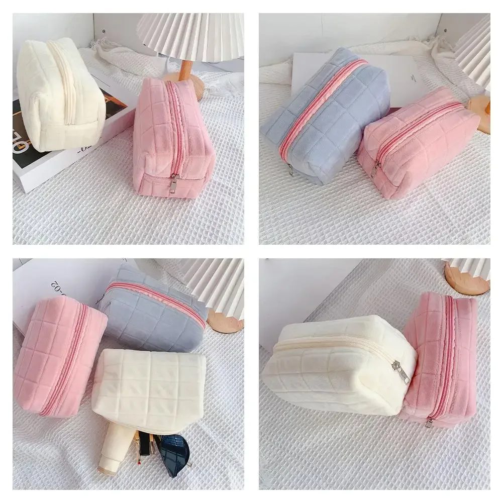 sac de maquillage en peluche mignon pour femmes, petit sac cosmétique portable de voyage, trousse de toilette unie avec fermeture éclair, pochette de rangement pour articles de toilette