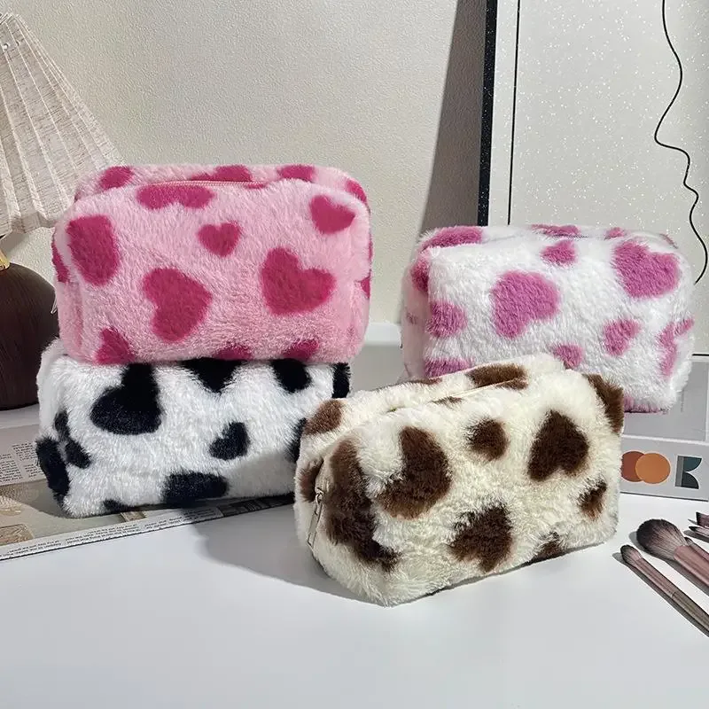 sac de rangement pour crayons décoré en forme de cœur. haute capacité et design tendance ; idéal pour l'organisation du bureau