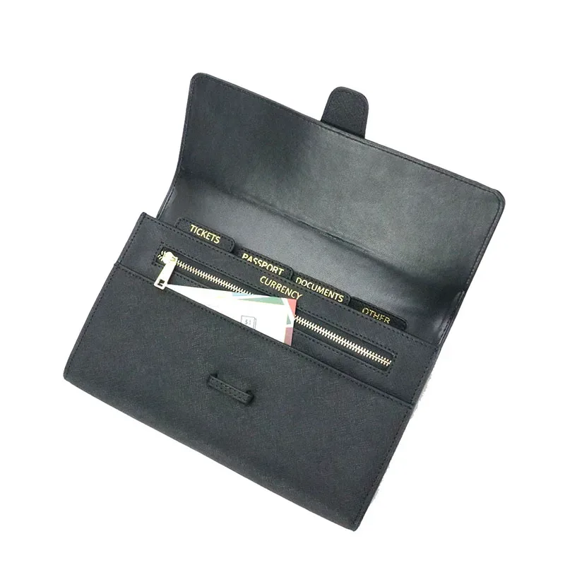 ensemble de voyage en cuir saffiano personnalisé avec monogramme, comprenant un porte-passeport en cuir, une étiquette de voyage et un portefeuille de voyage long.