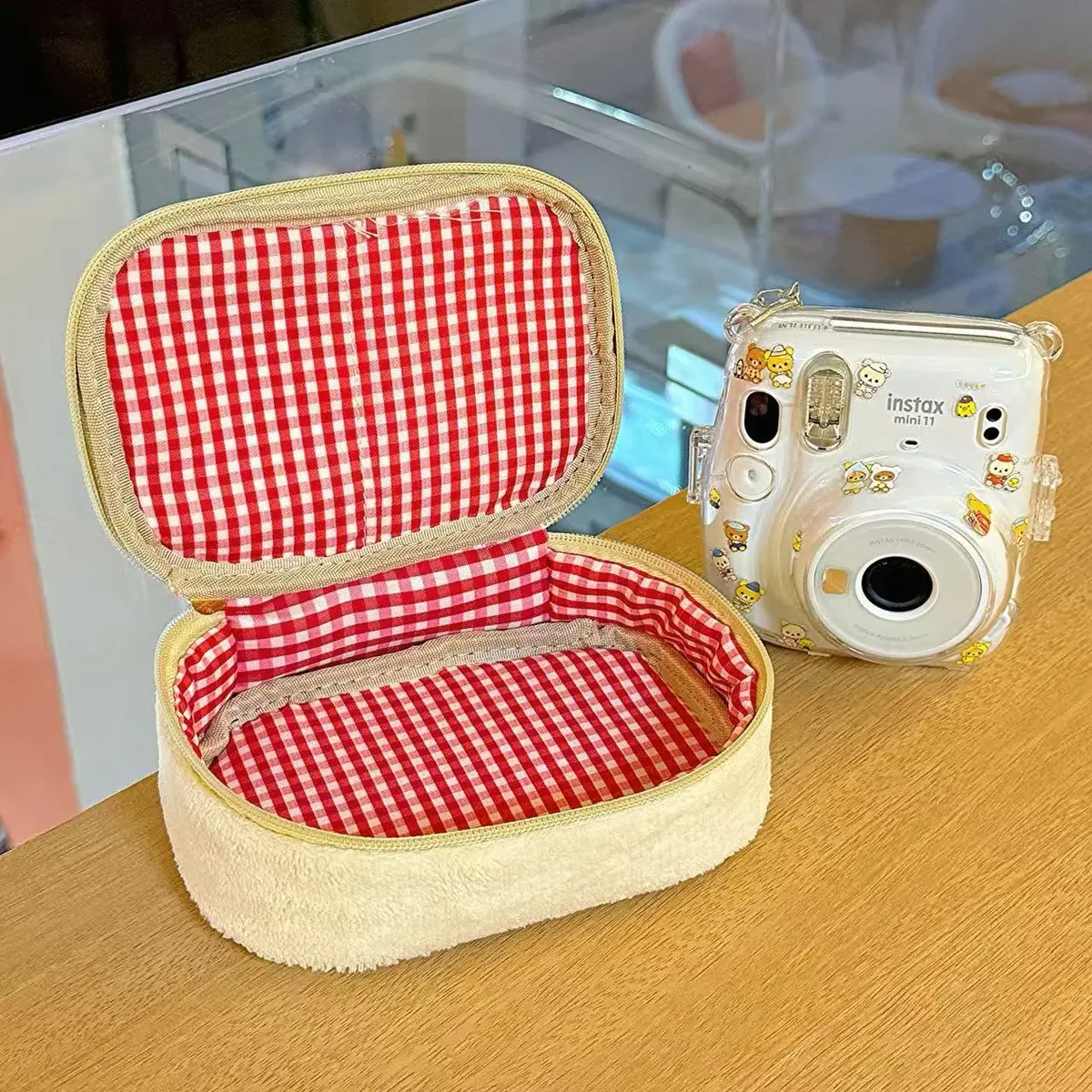 pochette à maquillage en peluche style ins avec broderie fraise, sac de rangement portable et léger, idéal pour un usage quotidien et les voyages en plein air