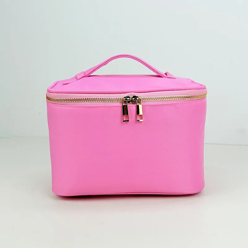boîte de rangement imperméable en nylon couleur bonbon avec poignée, grand espace, patchs personnalisables, trousse de toilette et de maquillage pour filles pour les soirées pyjama
