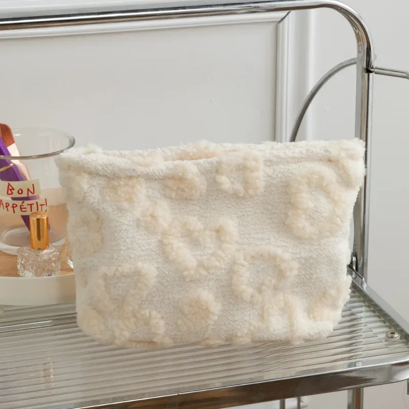 sac de rangement en peluche grande capacité, sac de maquillage portable de voyage, motif cœur, pochette de transport à main, cosmetiquera para maquillaje ravissant