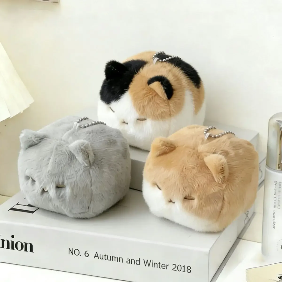 porte-clés chat carré en peluche – charme de sac à dos doux et kawaii, adorable pendentif animal en peluche pour sacs, clés et décoration de chambre