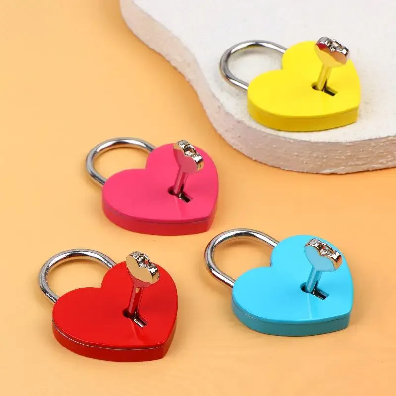cadenas en forme de cœur 45*59*8mm avec clés assorties, cadenas romantiques en métal pour voyage, cadeau de mariage, décoration de sac, de journal intime, de bagage.