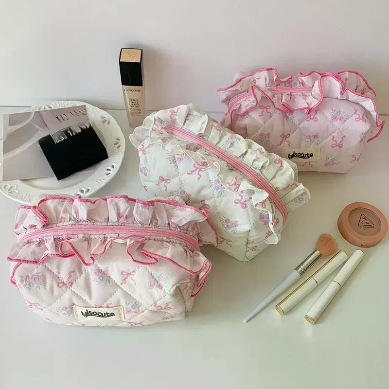 sac de maquillage en coton matelassé avec nœud et fleur, trousse de toilette portable pour femmes et filles, organisateur de cosmétiques à fermeture éclair, sac à main en tissu