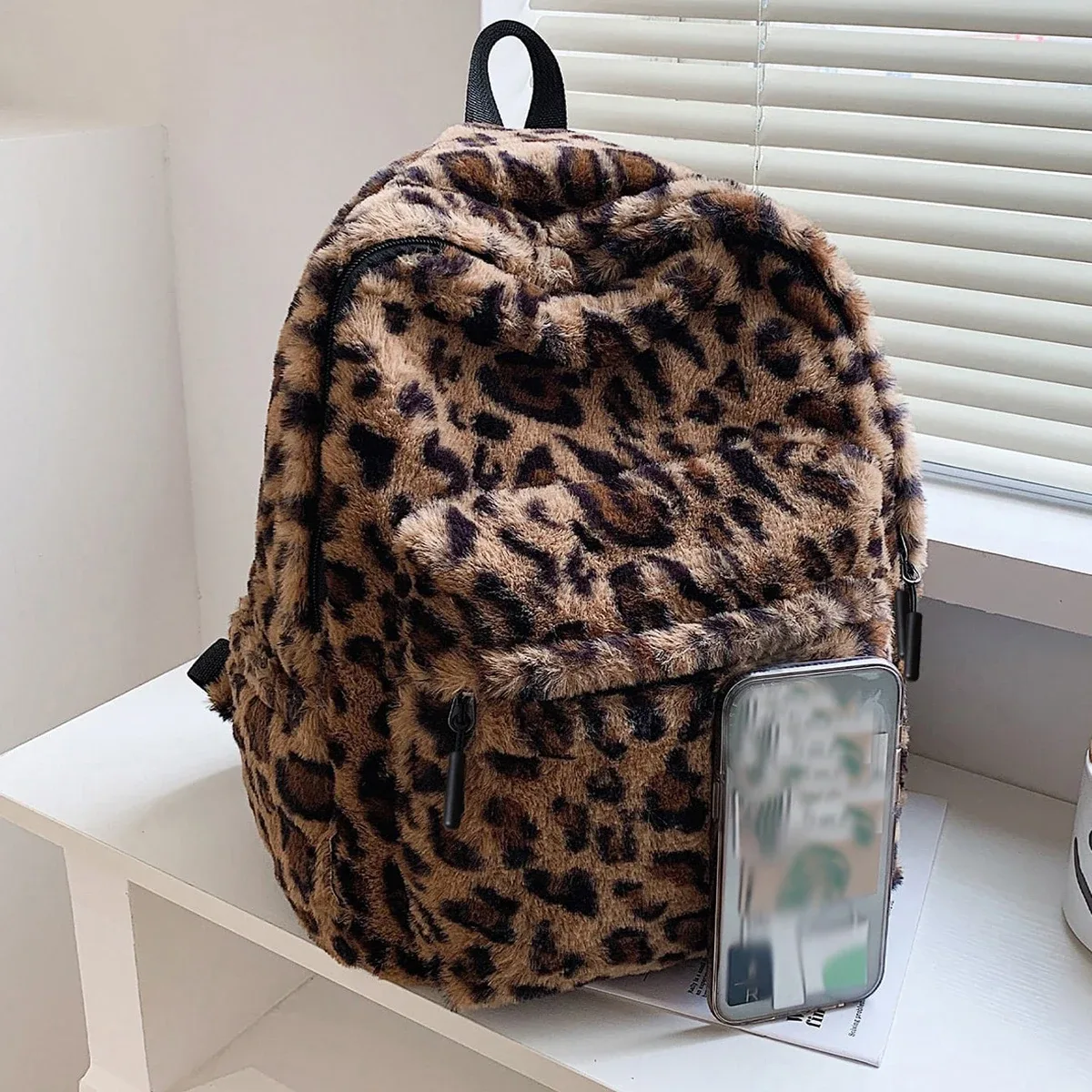 sac à dos de luxe imprimé léopard pour femmes, motif marron, multi-poches, grande capacité, matériau en peluche, fermeture éclair, bretelles réglables pour les déplacements