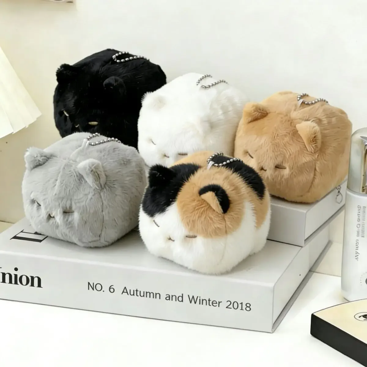 Porte-clés chat carré en peluche – Charme de sac à dos doux et kawaii, adorable pendentif animal en peluche pour sacs, clés et décoration de chambre