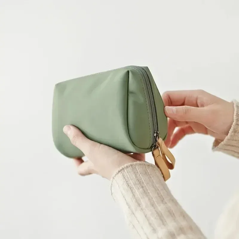 petit sac de toilette portable pour femmes, mini sac de maquillage coréen de couleur unie, grande capacité, pochette de rangement étanche, nouvelle collection 2024