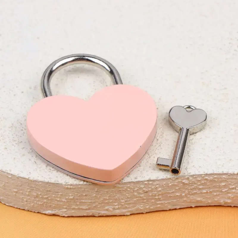 cadenas en forme de cœur 45*59*8mm avec clés assorties, cadenas romantiques en métal pour voyage, cadeau de mariage, décoration de sac, de journal intime, de bagage.