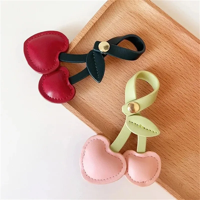 porte-clés pendentif cerise chelsea créatif pour sac à main femme, accessoire de sac à dos en cuir, breloque vintage polyvalente pour sac
