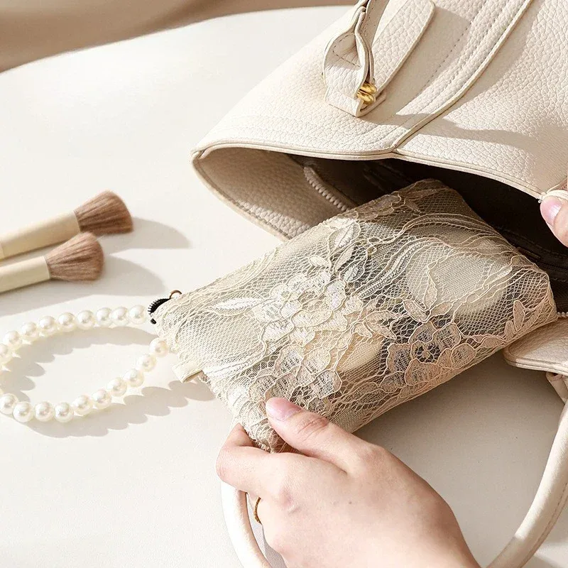 petite trousse de maquillage en dentelle à fleurs avec chaîne de perles, pochette à cosmétiques pour femmes, organisateur de voyage, sac à main portable pour clés de téléphone, porte-monnaie