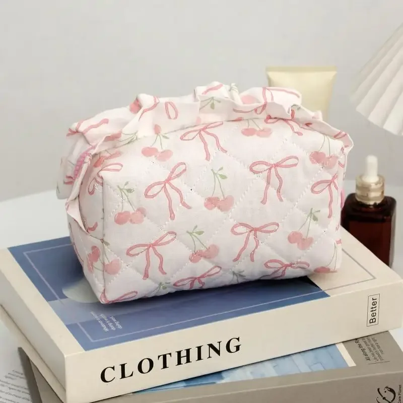 grande trousse de maquillage florale à grande capacité avec nœud et bord volanté – étui de rangement cosmétique pour l'école, les voyages et l'organisation à domicile