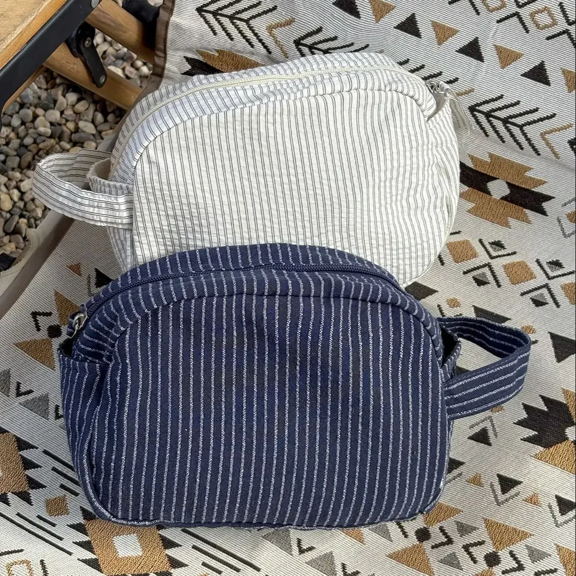 Sac à cosmétiques en toile rayée, grande capacité, pochette de rangement pour articles de toilette de voyage en plein air, sac de rangement de voyage portable, 1 pièce