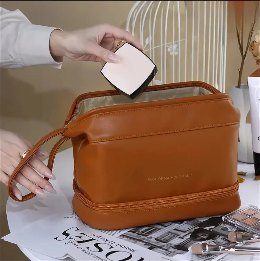 trousse de maquillage pratique et à la mode en pu, sac de rangement de voyage, trousse de toilette de grande capacité, trousse de maquillage pour oreiller de beauté stimulant les mains