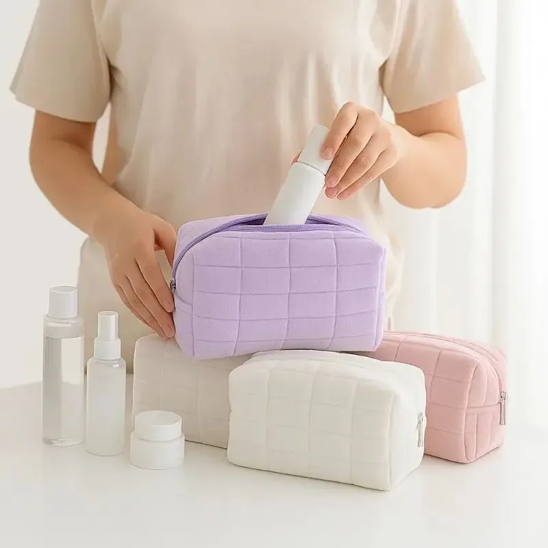sac de maquillage en peluche mignon pour femmes, petit sac cosmétique portable de voyage, trousse de toilette unie avec fermeture éclair, pochette de rangement pour articles de toilette