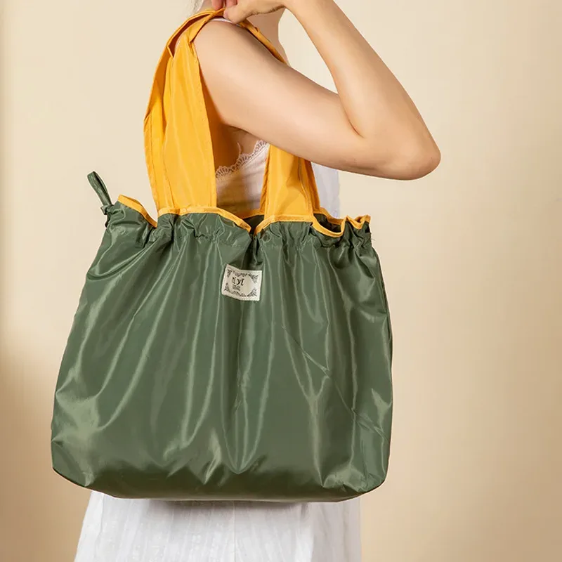 grand sac de courses pliable et simple à cordon de serrage, sac à bandoulière portable étanche et écologique à la mode
