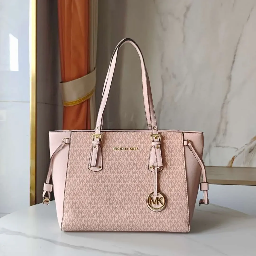 sac fourre-tout michael kors neuf de haute qualité pour femme, en pvc, avec monogramme, idéal pour les déplacements quotidiens, peut être porté à l'épaule.