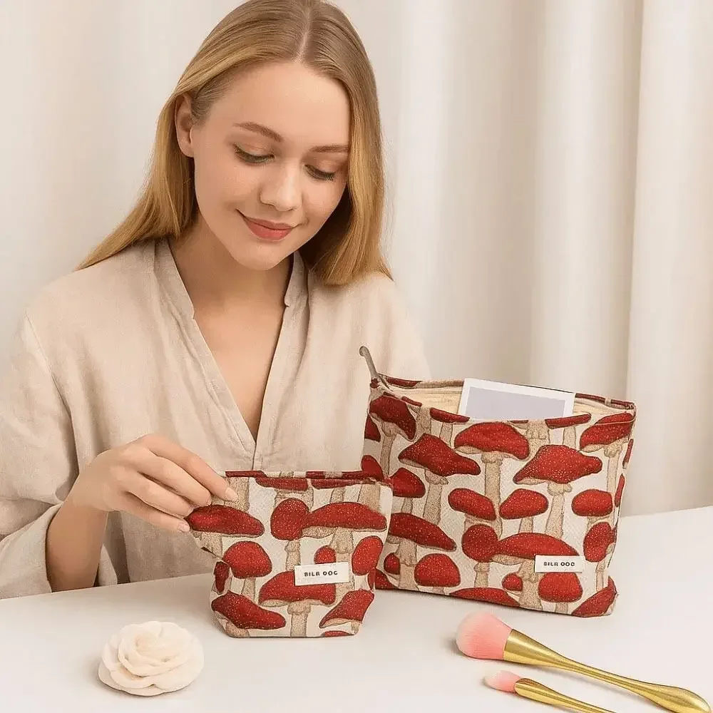 sac de maquillage en toile simple, sac de rangement de lavage imprimé champignon rouge, sac à main portable de taille m/l, rangement de produits de soins de la peau