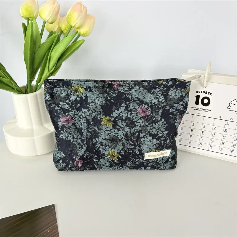 nouveau sac de maquillage vintage fleur en relief de haute qualité pour femmes, sac à cosmétiques, pochette de maquillage en toile de grande capacité, organisateur de voyage