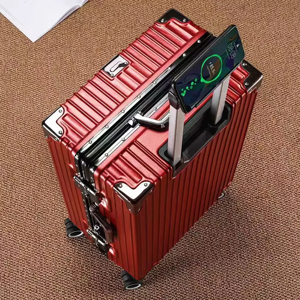 valise wolverine, une valise rigide avec 108 rivets, taille 20-28 pouces, dotée de roues silencieuses tout-terrain et d'un porte-gobelet.