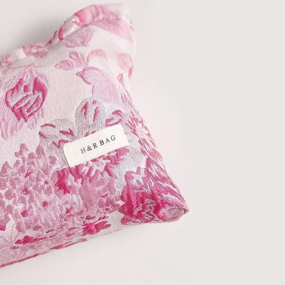 sac de maquillage rose à la mode, fleurs brodées avec fermeture éclair, sac à main élégant et chic, étui de rangement pour femmes, rangement pour produits de soins de la peau