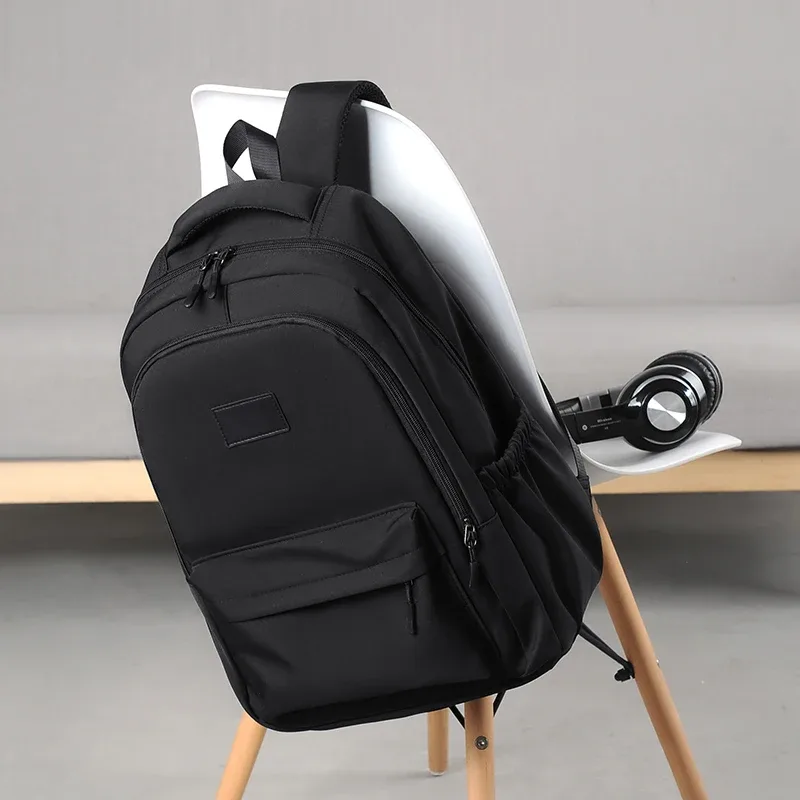 Sac à dos multicouche à fermeture éclair de grande capacité, adapté au déplacement, au loisirs et aux voyages sportifs, également un sac à dos idéal pour étudiant.