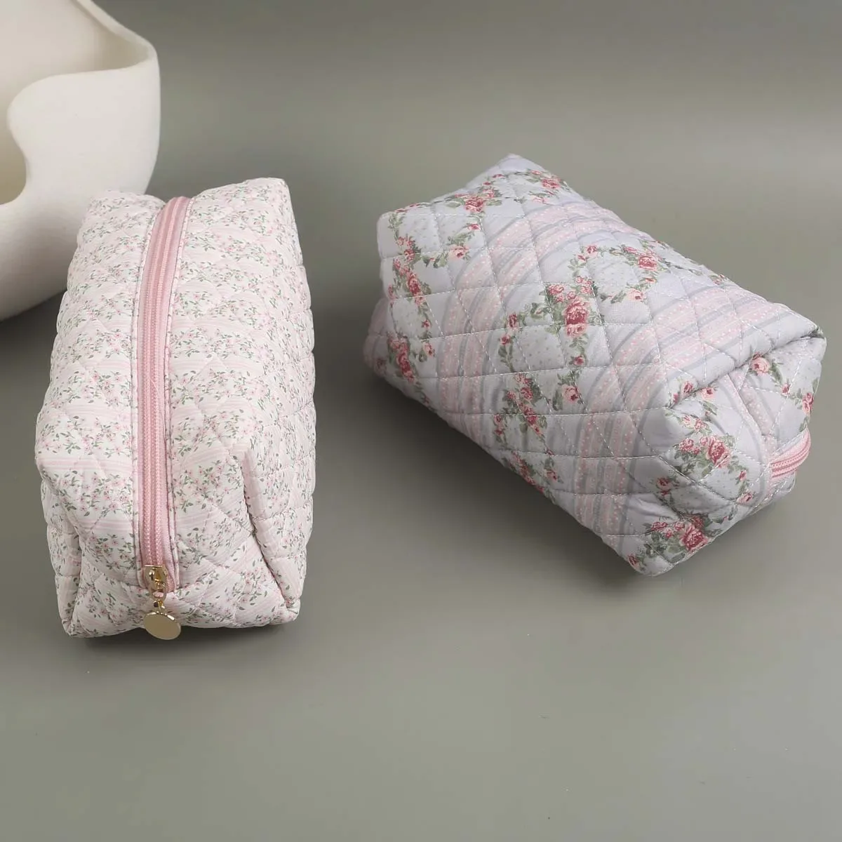 petit sac de maquillage matelassé à fleurs, sac de voyage à fermeture éclair pour soins de la peau, sac de rangement portable de grande capacité, sac souple imprimé de rangement