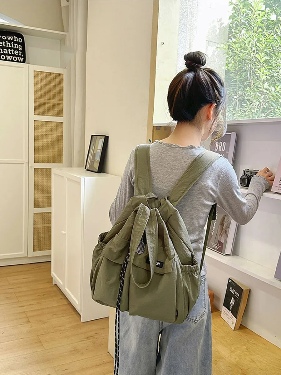 sac à dos de voyage 2-en-1 pour femmes, léger, de style coréen, décontracté, sac à bandoulière multifonctionnel avec cordon de serrage pour étudiantes.