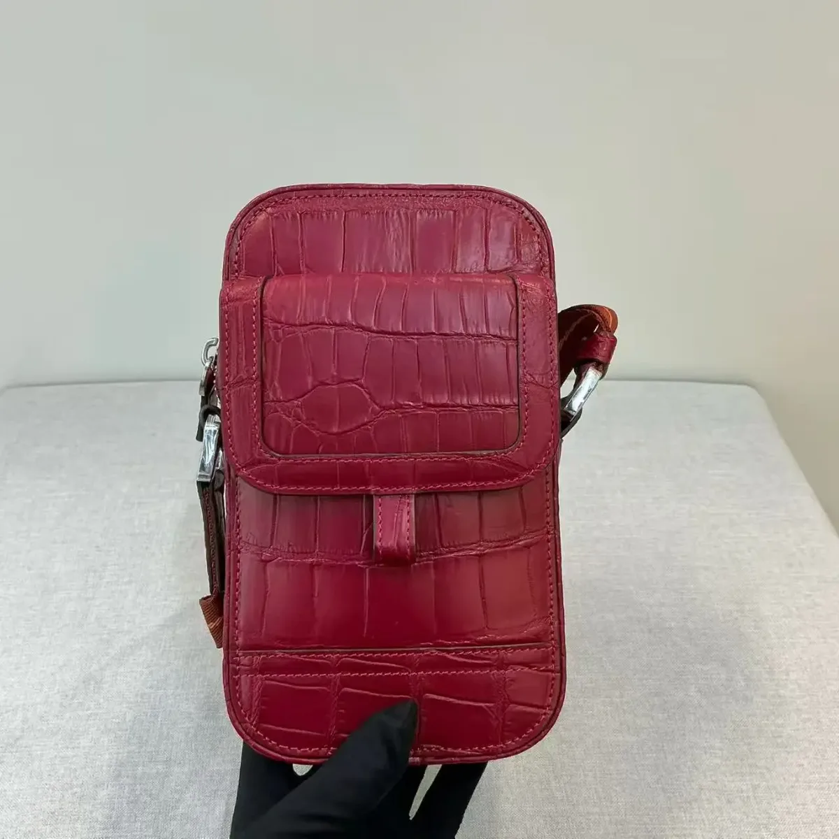 Sac à bandoulière en cuir de crocodile véritable/ véritable pour hommes, couleur rouge, petite taille, sac à main de taille ou d'épaule, sac de poche pour téléphone portable, petite taille