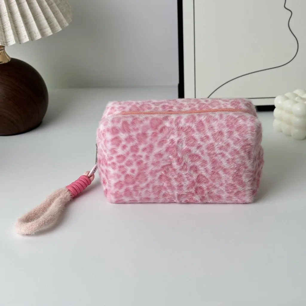 sac à cosmétiques imprimé léopard, sac de rangement compact et portable pour voyage, trousse à cosmétiques unisexe, trousse de toilette tendance en polyester pelucheux