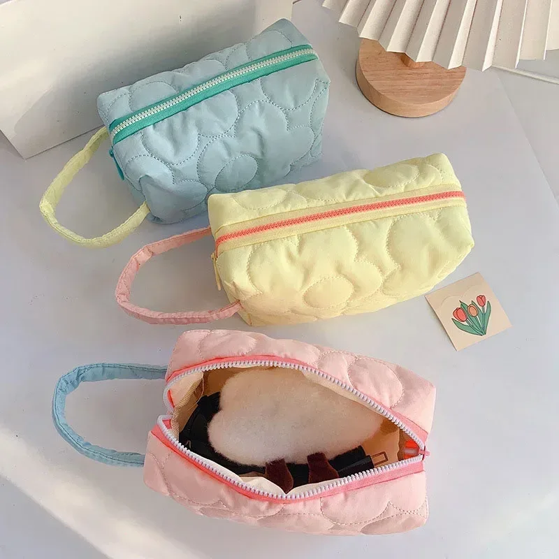 Ins – sacs à cosmétiques coréens matelassés à fleurs pour femmes, sac de rangement de maquillage en coton de grande capacité, trousse de beauté pour filles, nouvelle collection 2025