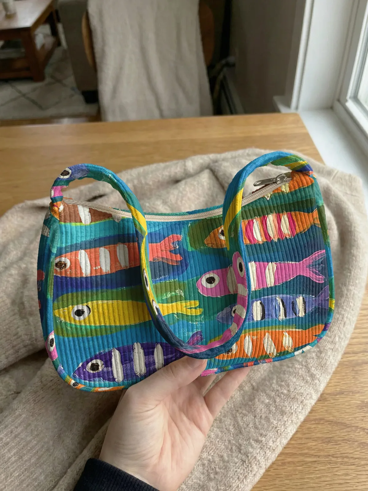 Sac à bandoulière tendance à imprimé poisson coloré, sac sous le bras en velours côtelé pour un usage quotidien décontracté