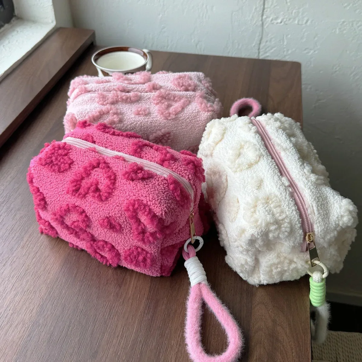 Sacs à maquillage en peluche avec poignée, sac de rangement cosmétique de voyage doux, organiseur portable imprimé cœur, trousse à crayons, pochette mignonne