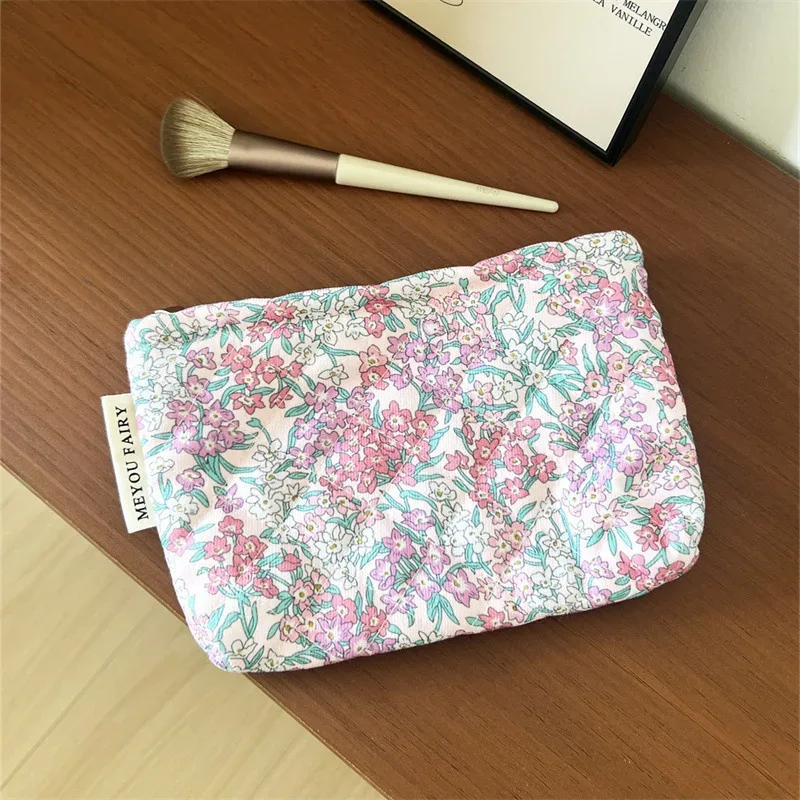 sac de rangement à fleurs rétro pour femmes, pochette légère et portable pour dames, sacs à cosmétiques, trousse de maquillage de voyage en coton matelassé