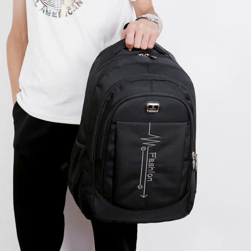 Sac à dos de bonne qualité pour hommes, pochette d'ordinateur, tendance, voyage d'affaires, sac d'école de grande capacité, en vente
