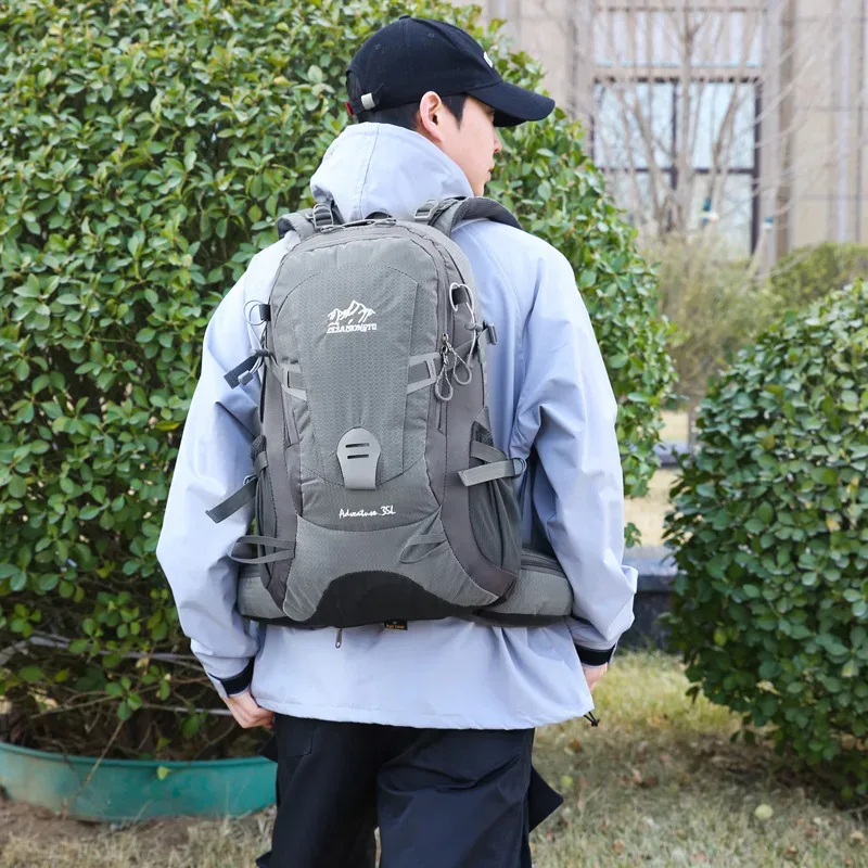 nouveau sac d'alpinisme en plein air léger voyage sport sac à dos hommes léger étanche randonnée sac à dos camping sac à dos