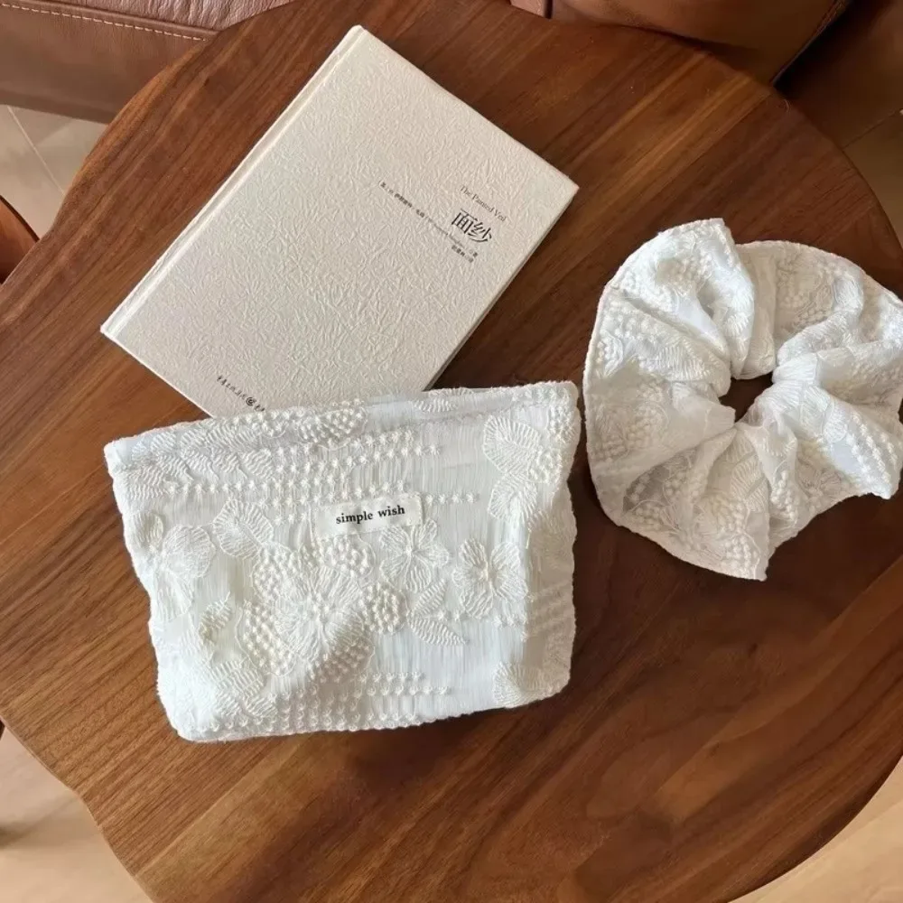 Nouveau sac de maquillage en dentelle blanche pochette cosmétique à fermeture éclair étanche multi-usages rouge à lèvres casque stockage voyage