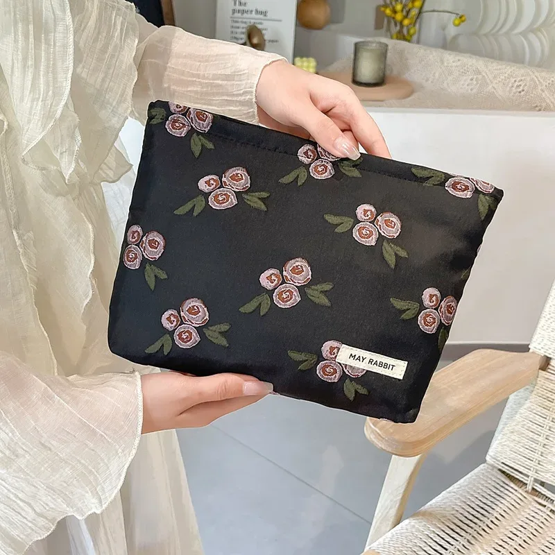nouveau sac de maquillage vintage fleur en relief de haute qualité pour femmes, sac à cosmétiques, pochette de maquillage en toile de grande capacité, organisateur de voyage