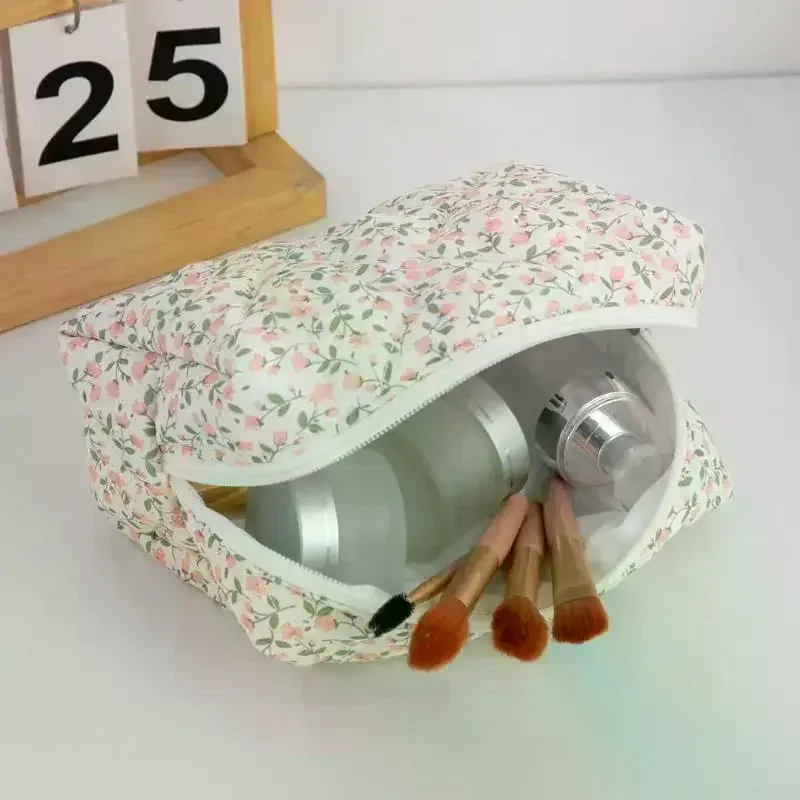 trousse de maquillage rose matelassée à motifs floraux, sac de rangement portable pour monnaie, pochette de voyage à fermeture éclair, pochette cosmétique multi-usages