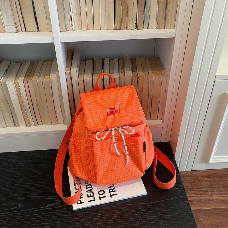 Nouveau sac à dos à carreaux tendance, léger, imperméable, pour femme, idéal pour les voyages, l'université, les trajets quotidiens, l'école, avec plusieurs poches, sac à dos décontracté
