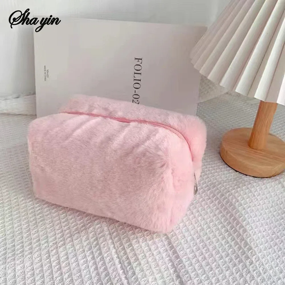 trousse de maquillage élégante en velours, pochette à cosmétiques au design de niche de grande capacité, trousse de toilette haut de gamme mignonne pour femmes