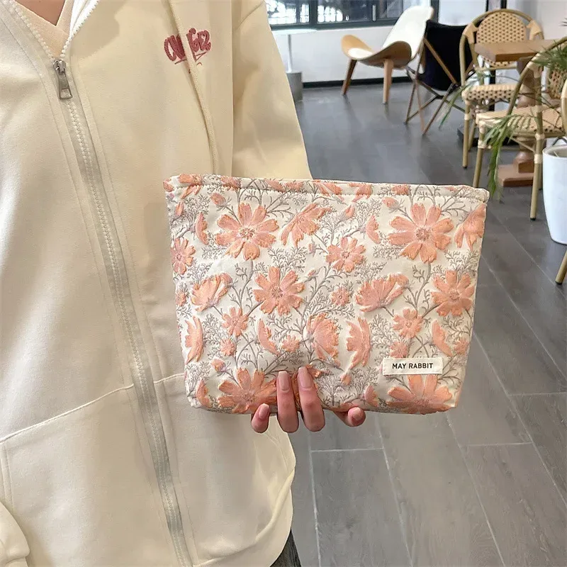 nouveau sac de maquillage vintage fleur en relief de haute qualité pour femmes, sac à cosmétiques, pochette de maquillage en toile de grande capacité, organisateur de voyage