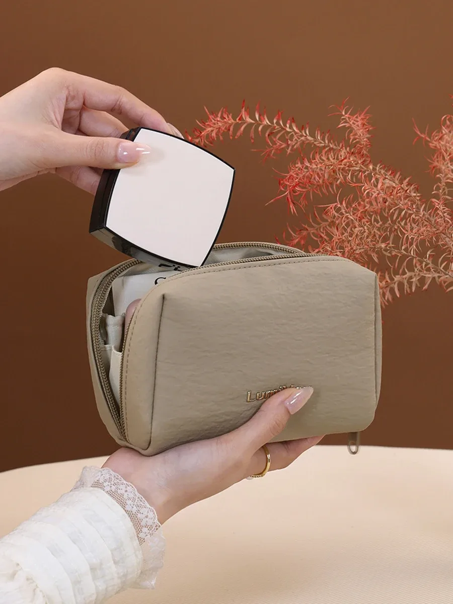 mini trousse de maquillage portable, sac cosmétique léger pour les voyages, pour le rangement des rouges à lèvres et des petits objets