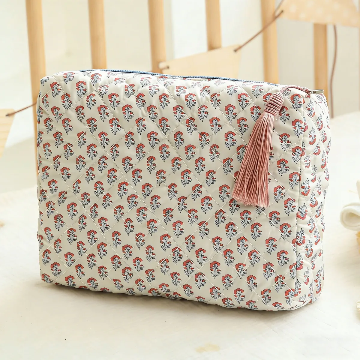 trousse de voyage matelassée florale pour femme avec fermeture éclair, grande capacité, pochette à crayons pour les voyages, le travail et le quotidien