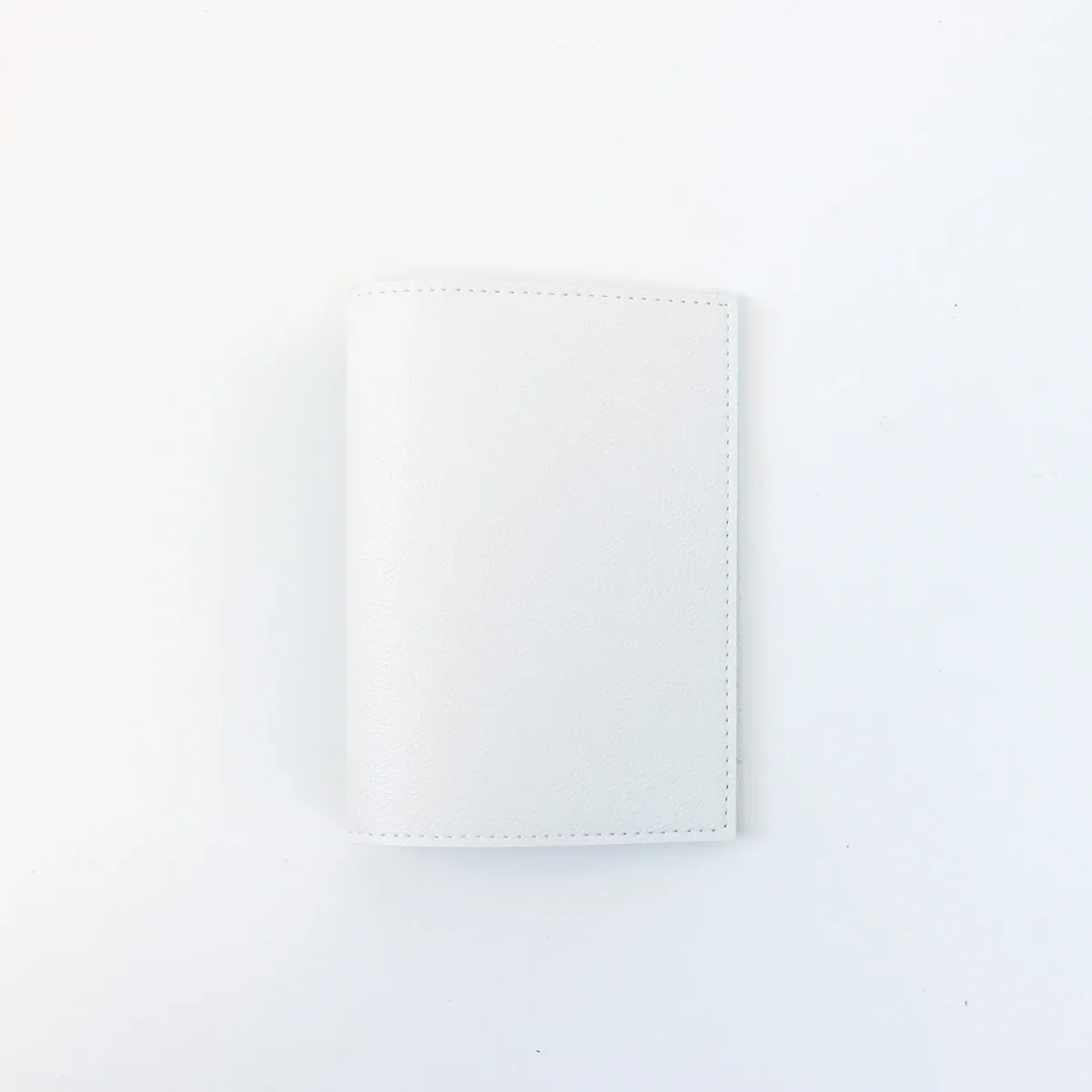 porte-passeport personnalisé en cuir pu, pratique pour les voyages d'affaires et les trajets quotidiens.