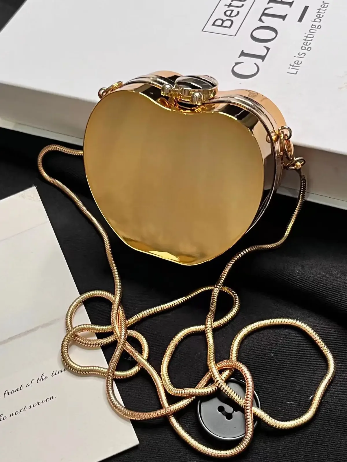 2025 personnalisé mini acrylique rond sac de maquillage mode femmes sac à bandoulière décontracté portable bouche rouge enveloppe étui de maquillage