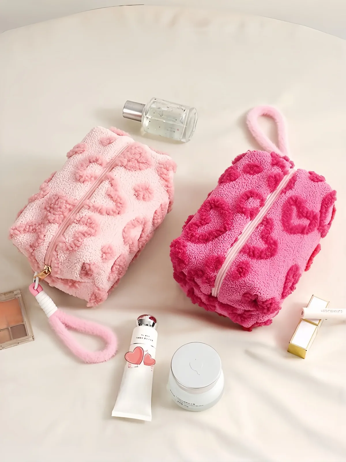 sac de rangement en peluche en forme de cœur, sac de papeterie de grande capacité pour étudiants, sac de rangement portable pour matériel de journalisation, sac de rangement pour cosmétiques en peluche mignon de grande capacité pour filles