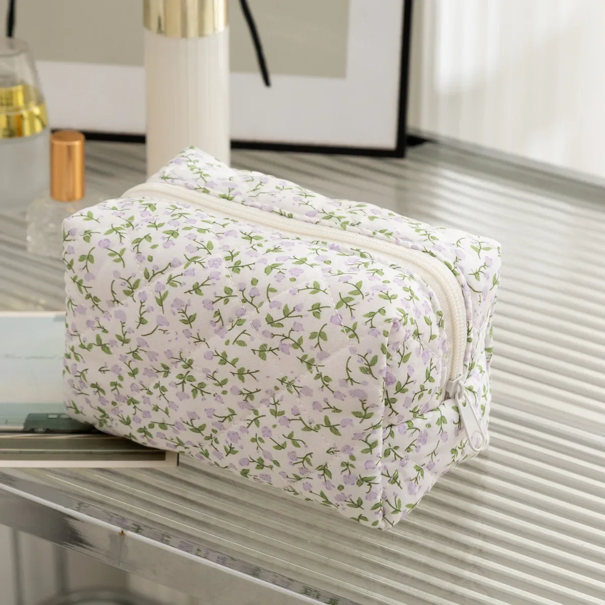 pochette de maquillage matelassée personnalisée avec nom brodé, motif floral, pochette cosmétique portable, sac de rangement de voyage, cadeau pour demoiselle d'honneur, femme