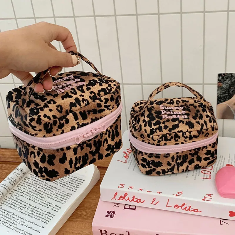 trousse de maquillage léopard vintage pour femmes et filles, trousse de voyage de grande capacité, fourre-tout à fermeture éclair, pochette de toilette pour rouge à lèvres pour femmes