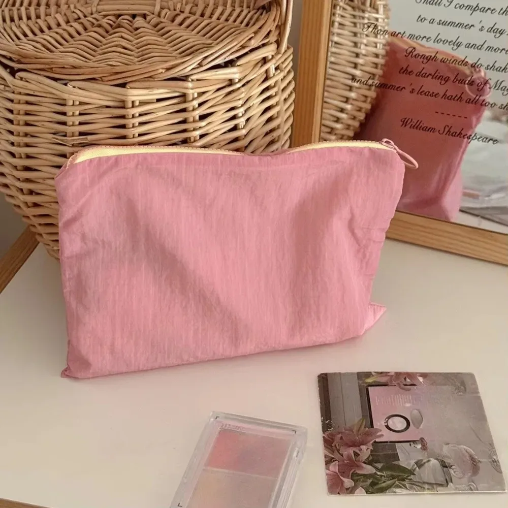 grande trousse de maquillage en nylon avec fermeture éclair, motif à carreaux, design organisateur, pochette de rangement pour cosmétiques.